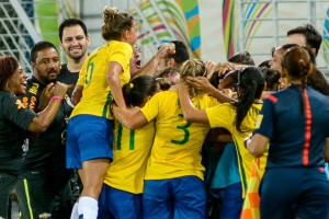 Meninas do Brasil derrotaram o Canadá