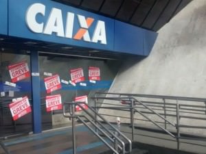 caixa em greve