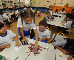 Brasília - Começa amanhã (28) a Conferência Nacional de Educação (Conae), que vai reunir cerca de 3 mil participantes entre gestores, representantes de movimentos sociais, acadêmicos e profissionais da educação. Na foto, crianças em escola de Brasília