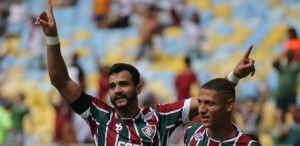 henrique-dourado-comemora-gol-do-fluminense-sobre-santos-1494773455786_615x300