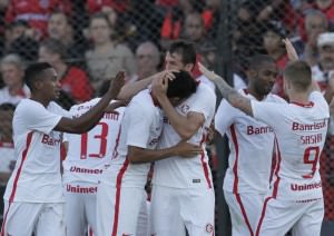 RS - SÉRIE B/BRASIL DE PELOTAS X INTERNACIONAL - ESPORTES - Comemoração do gol de Fabinho, do Internacional, na partida contra o Brasil de Pelotas, válida pela 10ª rodada da Série B do Campeonato Brasileiro 2017, no Estádio Bento Freitas, em Pelotas, neste sábado (24). 24/06/2017 - Foto: ITAMAR AGUIAR/AGÊNCIA FREE LANCER/ESTADÃO CONTEÚDO