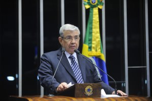 Plenário do Senado durante sessão deliberativa ordinária. Ordem do dia. Em discurso, à tribuna, senador Garibaldi Alves Filho (PMDB-RN). Foto: Marcos Oliveira/Agência Senado