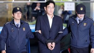 _95027290_leereutersguards