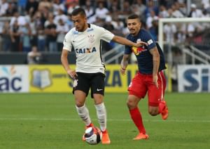 Maycon encerrou um jejum de 20 meses do time do Corinthians sem fazer gols de falta