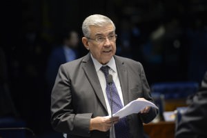 Plenário do Senado Federal durante sessão deliberativa ordinária. À bancada em pronunciamento, senador Garibaldi Alves Filho (PMDB-RN). Foto: Jefferson Rudy/Agência Senado