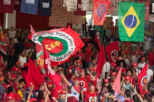 SP - SINDICATO/METALÚRGICOS - POLÍTICA - Movimentação no prédio do sindicato dos metalúrgicos em São Bernardo do Campo na manhã desta sexta-feira (06). Lá se manteve o ex-presidente Lula após condenação do juiz Sérgio Moro. 06/04/2018 - Foto: BRUNO ROCHA/FOTOARENA/FOTOARENA/ESTADÃO CONTEÚDO