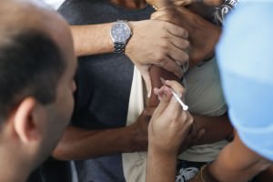Crianças são imunizadas na tenda de vacinação instalada na Quinta da Boa Vista para a campanha contra a poliomielite e o sarampo, prorrogada até o dia 22/09 no estado do Rio de Janeiro.