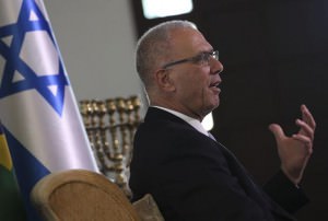 O embaixador de Israel, Yossi Shelley, concede entrevista à Agência Brasil