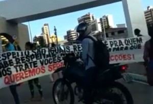 mulheres-presos-bloqueiam-centro-administrativo-587x400