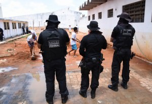 AGENTES PENITENCIÁRIOS