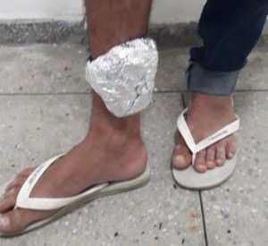 bandido-preso-tornozeleira-eletronica-envelopada-policia-pm