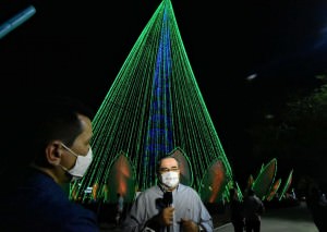 Prefeito Alvaro acendimento arvore mirrasol 2020-12-11 fotos Joana Lima (5)