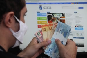 Prefeitura paga 13º_F_Alex régis (8)